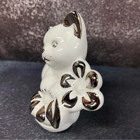 Ahura Ceramic Cat Figurine with Swarovski Crystal Eyes, Silver Painted Detailing - Picture 4 of 14